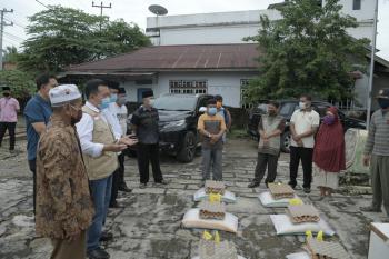 Dr H Al Haris Kembali Salurkan Bantuan Sosial